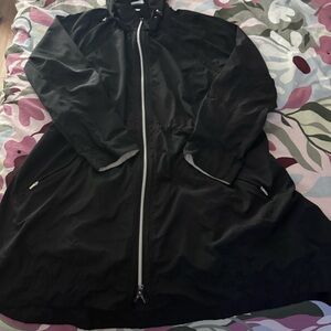 Athleta rain drop jacket with adjustable waist and hood